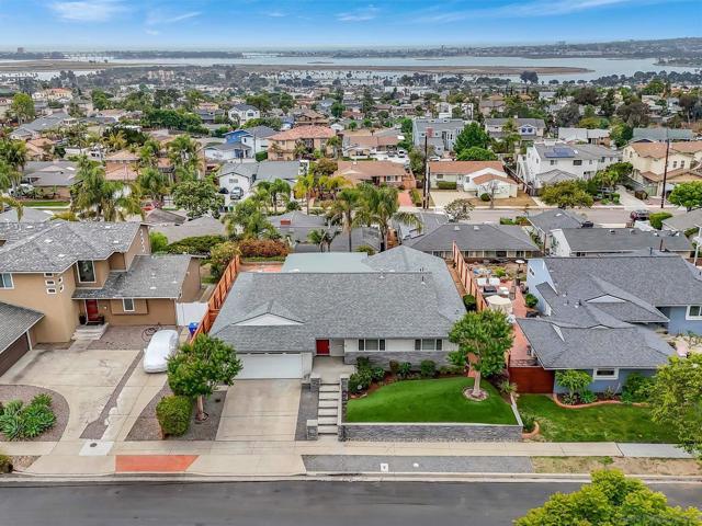2238 Tokalon St, San Diego CA: https://media.crmls.org/mediaz/35979449-84b9-47f0-8015-2770f586bfef.jpg