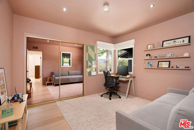 1741 Golf Club Drive, Glendale CA: https://media.crmls.org/mediaz/3597b0d9-6999-4fdd-bfd7-3424d34e84a7.jpg
