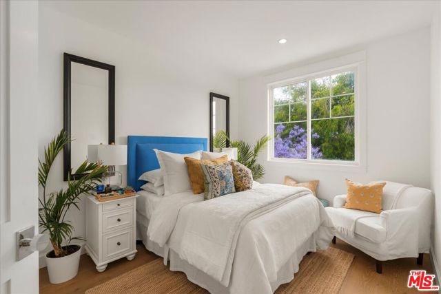 1664 Amherst Avenue, Los Angeles CA: https://media.crmls.org/mediaz/3597e2b2-e7a1-4b39-8bae-94c4083db7c3.jpg