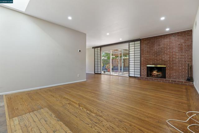 10 Maureen Ct, Pleasant Hill CA: https://media.crmls.org/mediaz/35980edb-519c-46ed-ad4a-b50e9c08d159.jpg