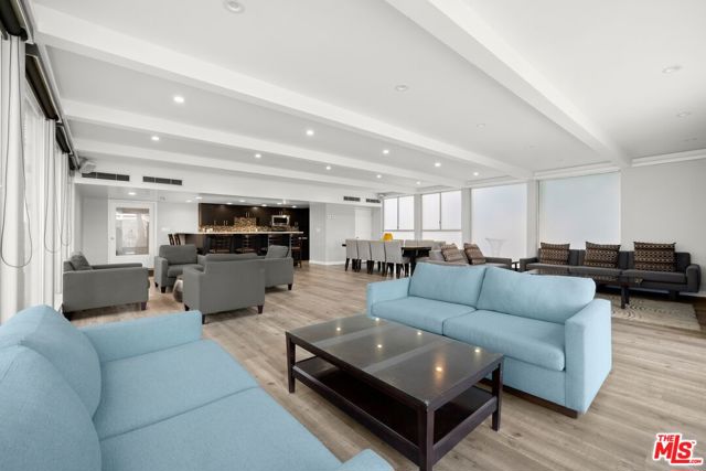 7250 Franklin Avenue, Los Angeles CA: https://media.crmls.org/mediaz/3598d2a8-9715-47b7-bd5c-6aeedfc921c2.jpg