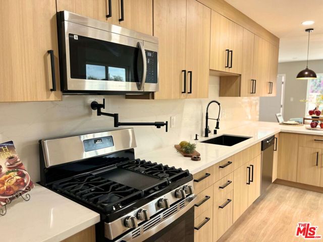 4649 W 152nd Street, Lawndale CA: https://media.crmls.org/mediaz/35990a16-ff48-44b7-8fce-1c1063ab7e30.jpg