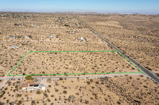 5610 Yucca Mesa Road, Yucca Valley CA: https://media.crmls.org/mediaz/35992a72-9464-46d6-9043-beb82f0b02a5.jpg