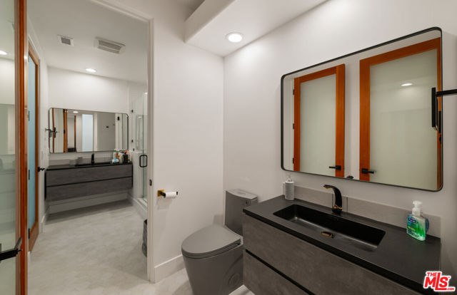 139 Westwind Mall, Marina del Rey CA: https://media.crmls.org/mediaz/359960d8-638c-4e2a-b990-714049aaf86a.jpg