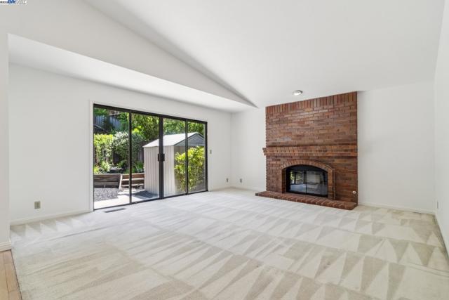 208 Heritage Ln, Pleasanton CA: https://media.crmls.org/mediaz/3599aef3-db0d-420a-96c9-9ee870aa96a6.jpg