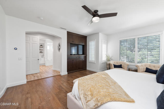 976 Blackbourne, Oak Park CA: https://media.crmls.org/mediaz/3599eae8-0b73-4948-9c59-44b74cd05f12.jpg
