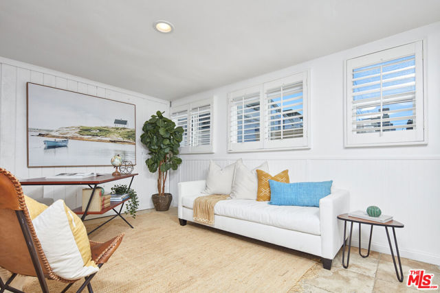 24 Westwind Street, Marina del Rey CA: https://media.crmls.org/mediaz/359a483c-ea84-4b04-93ba-f12d3135f9a0.jpg
