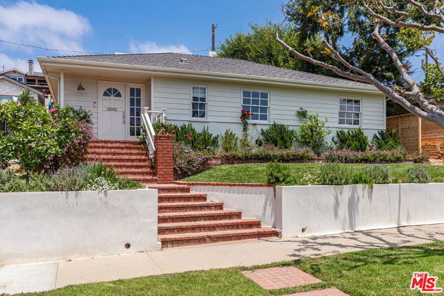 13035 Rose Avenue, Los Angeles CA: https://media.crmls.org/mediaz/359a4cfd-3f6b-4da3-9e32-8af35f7c0fe5.jpg