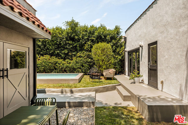 623 N Sierra Bonita Avenue, Los Angeles CA: https://media.crmls.org/mediaz/359a88e6-9de2-4a07-b208-b726c586ea34.jpg