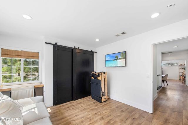 2658 Morning Grove Way, Thousand Oaks CA: https://media.crmls.org/mediaz/359ade41-5ab0-4721-8858-f6ee6a68d3f7.jpg