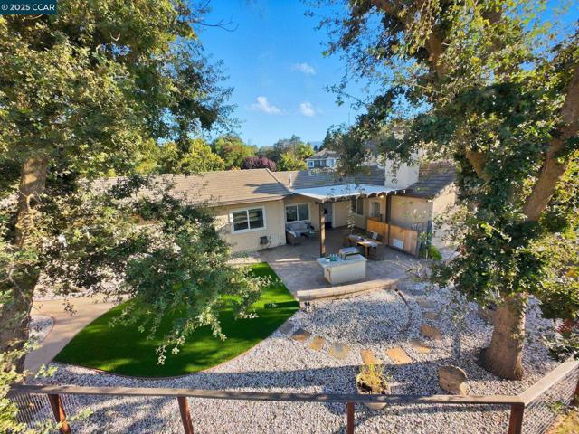 1975 Holly Creek Pl, Concord CA: https://media.crmls.org/mediaz/359b6b5a-d077-48a4-b7cc-ef79fb8e5ec1.jpg