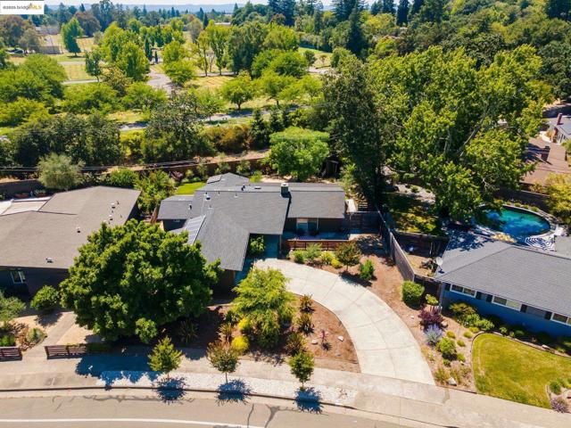 2041 Hidden Valley Dr, Santa Rosa CA: https://media.crmls.org/mediaz/359ba271-0ec2-4486-9e20-68b8c8c6a0c4.jpg
