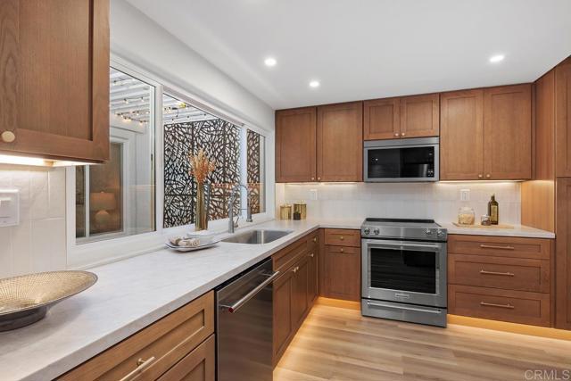 Detail Gallery Image 9 of 41 For 5085 Siros Way, Oceanside,  CA 92056 - 2 Beds | 2 Baths