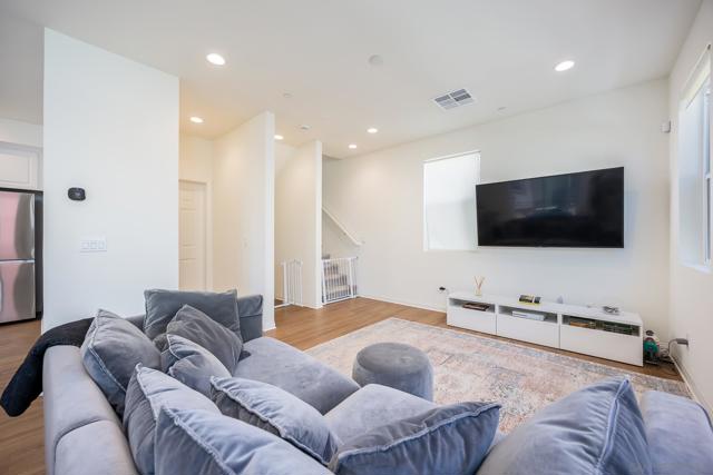 8383 Yellowstone St, Lemon Grove CA: https://media.crmls.org/mediaz/359ce2a8-2934-4aa5-986c-fcecc3345f68.jpg