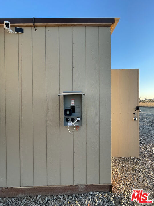 8144 Jefferson Street, Mojave CA: https://media.crmls.org/mediaz/359ce3c1-9409-4a15-9b7d-d6d450f70a5a.jpg