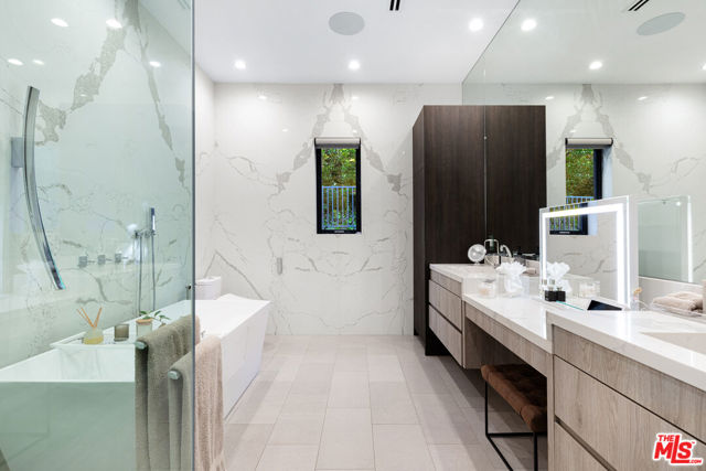 16366 Sloan Drive, Los Angeles CA: https://media.crmls.org/mediaz/359cfa69-bdb1-4d3f-b5ab-2229517fa316.jpg