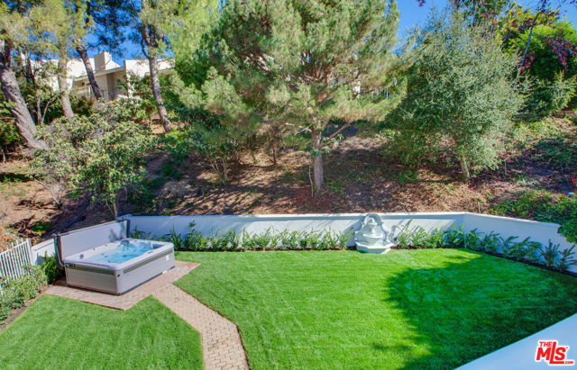 10221 Briarwood Drive, Los Angeles CA: https://media.crmls.org/mediaz/359d4fea-5d49-490d-b863-08675ba00a79.jpg