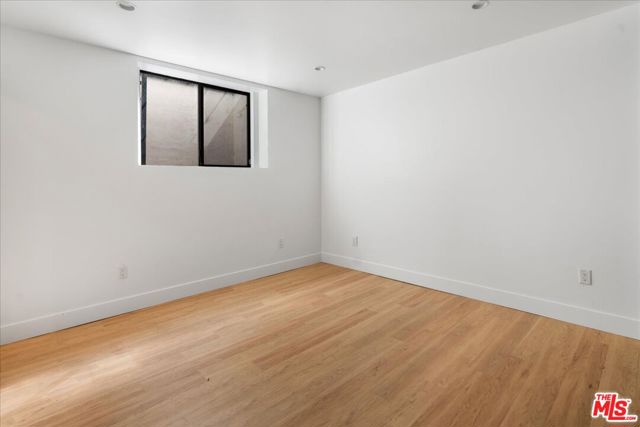 616 N FULLER Avenue, Los Angeles CA: https://media.crmls.org/mediaz/359d73ff-b290-4762-8bce-a496ac4e1f73.jpg
