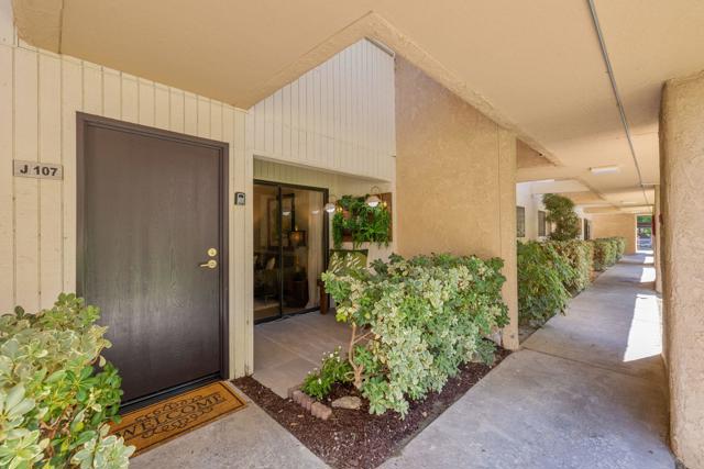 675 N Los Felices W Circle, Palm Springs CA: https://media.crmls.org/mediaz/359ea260-b229-47f7-a090-835962f37bff.jpg