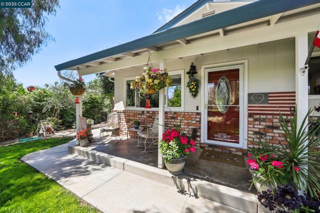 91 Lozoya Way, Oakley CA: https://media.crmls.org/mediaz/359ff70c-c6df-40ca-afe4-af0b4bc21eb8.jpg