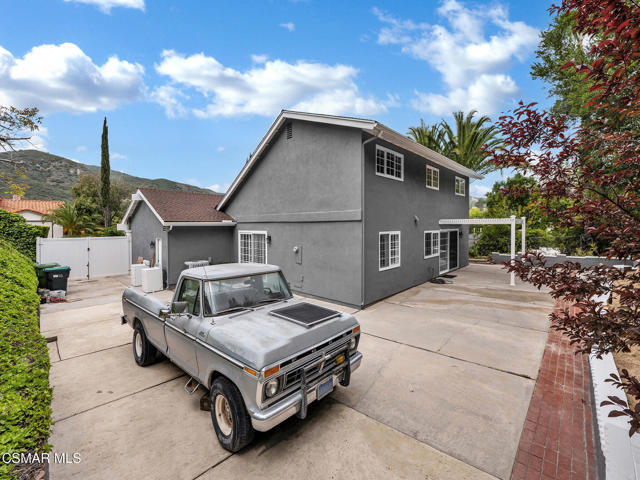3950 United Road, Agoura Hills CA: https://media.crmls.org/mediaz/35a02bb4-7662-4cd6-9654-84c2e03fd442.jpg