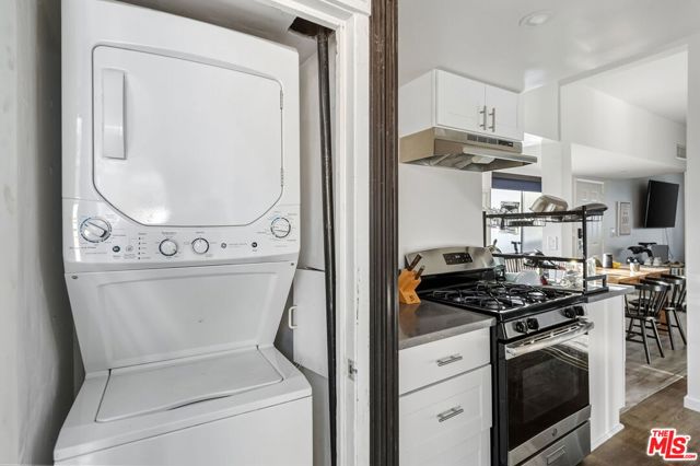 10767 Massachusetts Avenue, Los Angeles CA: https://media.crmls.org/mediaz/35a1166a-ecca-4619-b189-9ec60f23a558.jpg