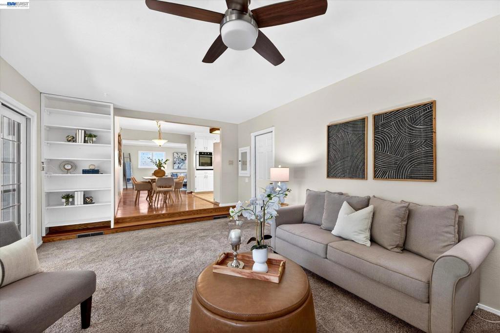 https://media.crmls.org/mediaz/35a1346e-992c-48de-a4d7-9be0b9bab290.jpg?preset=X-Large