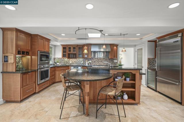34 Willowview Ct, Danville CA: https://media.crmls.org/mediaz/35a1d437-dcc1-4d20-ac87-ee3b566cbed6.jpg