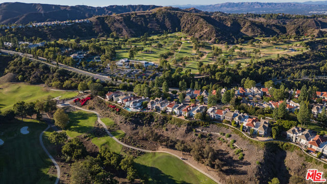 12386 Ridge Circle, Los Angeles CA: https://media.crmls.org/mediaz/35a2a675-7b1c-44c7-ab7e-0bad89594777.jpg