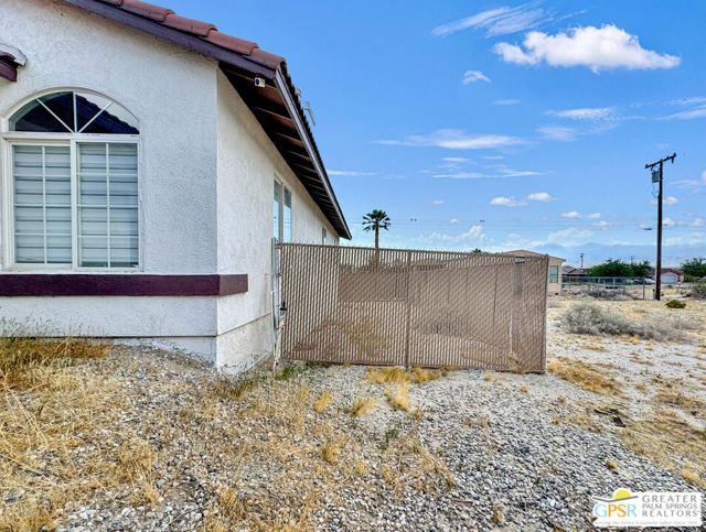 16653 Bubbling Wells Road, Desert Hot Springs CA: https://media.crmls.org/mediaz/35a2b80e-f7fb-4b60-a3d0-795ca2759748.jpg
