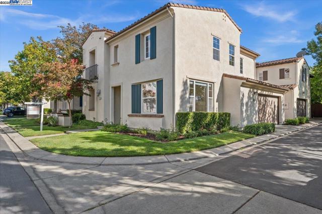 9752 Belladonna Dr, San Ramon CA: https://media.crmls.org/mediaz/35a306d8-29bf-42c3-aca2-31f9be8444b3.jpg