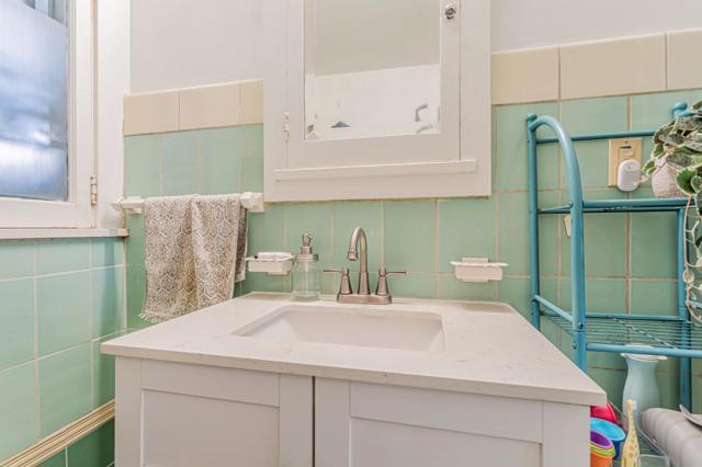 30 W Lake Avenue, Watsonville CA: https://media.crmls.org/mediaz/35a342a0-5ce7-4e60-9ae1-8319c61d3884.jpg