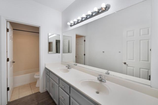 16341 Adobe Way, Lathrop CA: https://media.crmls.org/mediaz/35a349ed-b1e9-44c6-84a6-d9c4c21e117a.jpg