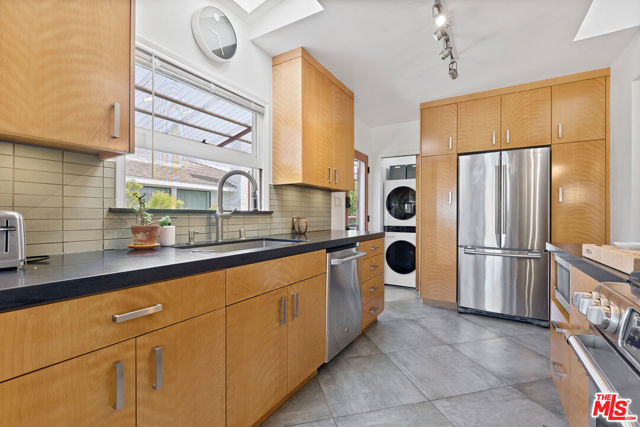 514 California Street, El Segundo CA: https://media.crmls.org/mediaz/35a39865-31b2-4615-aab7-ab782dbeddbd.jpg
