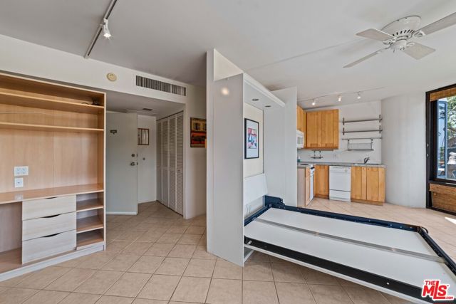 4316 Marina City Drive, Marina del Rey CA: https://media.crmls.org/mediaz/35a3c593-36d4-480c-bb85-fe9ede8f70b0.jpg
