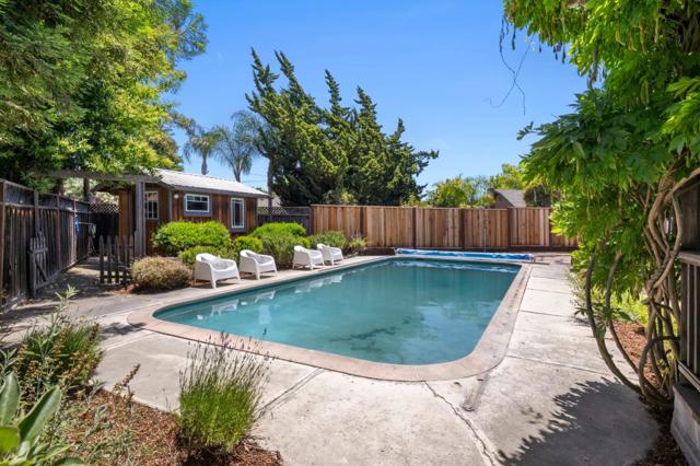 934 Hickory Way, Fremont CA: https://media.crmls.org/mediaz/35a4a0f0-725b-4f58-8c42-26475adf666d.jpg