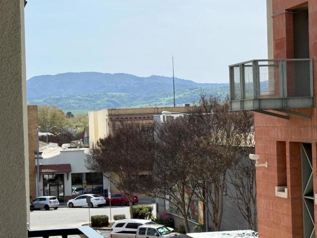 400 San Benito Street, Hollister CA: https://media.crmls.org/mediaz/35a505bb-6eec-4bc4-a1c0-acf9d5c09e30.jpg