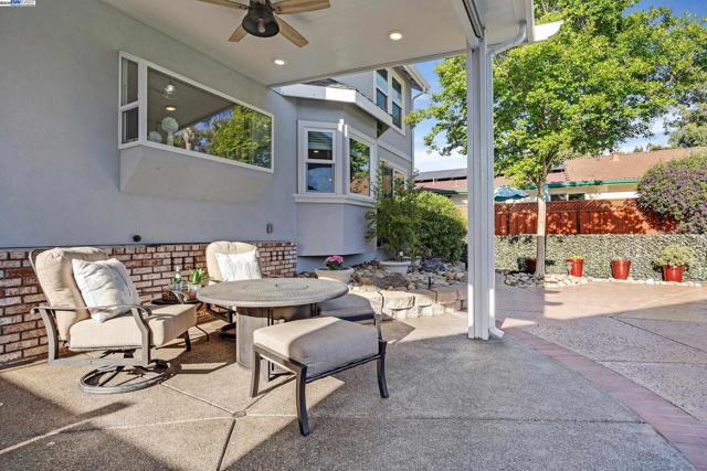 1153 Sherry Way, Livermore CA: https://media.crmls.org/mediaz/35a72b86-7fd7-4f75-b55d-0b0eedb7ee13.jpg