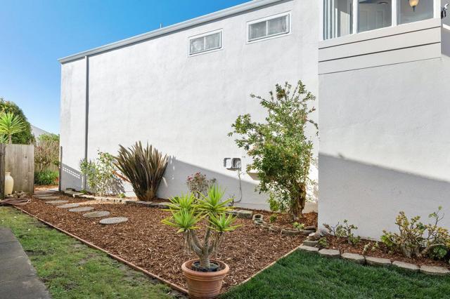 15 Eastridge Circle, Pacifica CA: https://media.crmls.org/mediaz/35a81d1c-8f69-44c4-b032-16a4cfd6c6ec.jpg