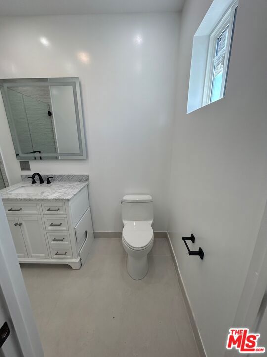 https://media.crmls.org/mediaz/35a84d84-71d5-436e-bfe0-2ae763708c18.jpg?preset=X-Large