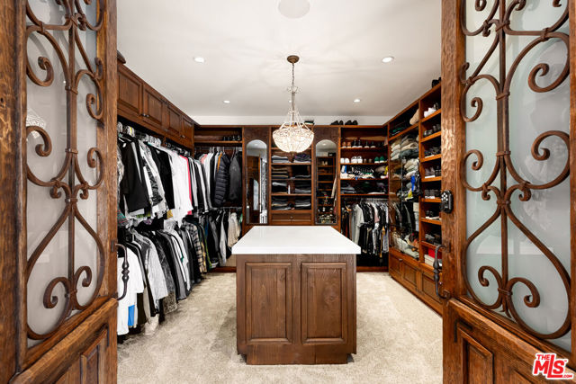 330 Kempton Road, Glendale CA: https://media.crmls.org/mediaz/35a84f1e-912b-47e5-95d6-528aa6723f57.jpg