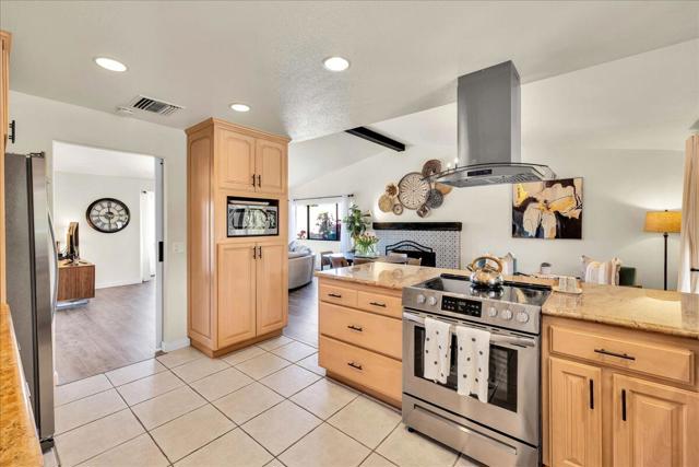 73501 Broken Arrow Trail, Palm Desert CA: https://media.crmls.org/mediaz/35a87562-a31b-42b5-bb8f-0f33e69bfcdc.jpg