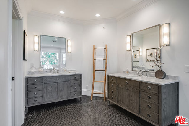 Image 27 of 45 For 24049 Chestnut Way