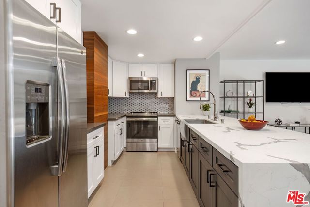 2170 Century Park East, Los Angeles CA: https://media.crmls.org/mediaz/35a92893-551c-4713-8201-c3bd9d069aac.jpg