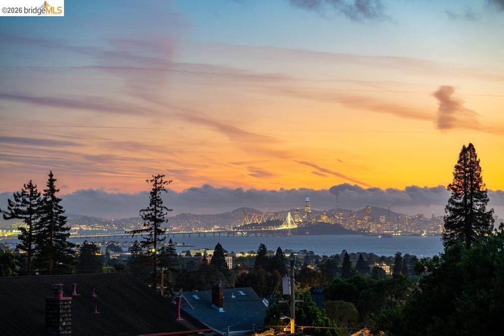 https://media.crmls.org/mediaz/35a93206-7725-47b8-a5fe-4ccc3e1fd036.jpg?preset=X-Large