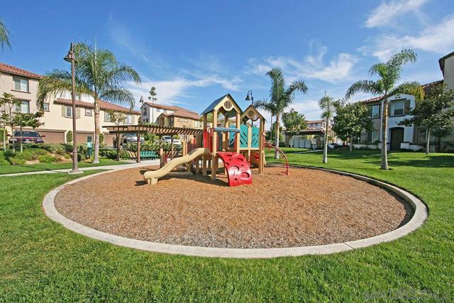 1338 Caminito Fabrizio, Chula Vista CA: https://media.crmls.org/mediaz/35a96d53-21ed-4f65-92ca-6082071c7201.jpg