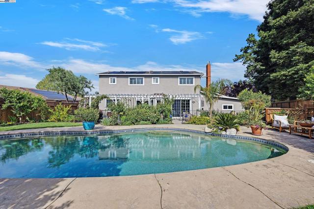 204 Franciscan Dr, Danville CA: https://media.crmls.org/mediaz/35a99d60-d9c3-4f92-b573-c3368b43210a.jpg