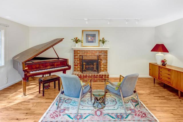 642 Cypress Street, Monterey CA: https://media.crmls.org/mediaz/35a9a694-6770-4936-b231-eb03e007c6e5.jpg