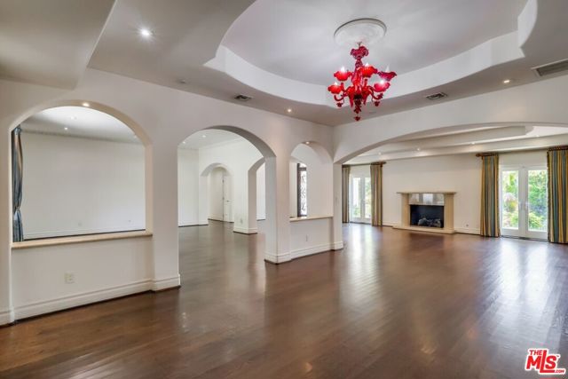 114 S Layton Drive, Los Angeles CA: https://media.crmls.org/mediaz/35a9b49f-a7ff-445e-86f9-99a232b7b8cc.jpg