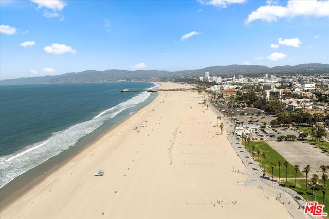 2108 Neilson Way, Santa Monica CA: https://media.crmls.org/mediaz/35aa04b2-7553-463d-9e41-bcf596fd0679.jpg
